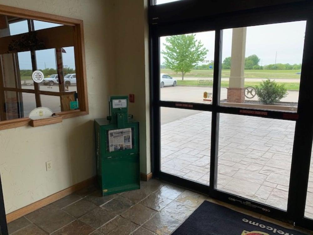 Super 8 By Wyndham Perryville Exterior photo