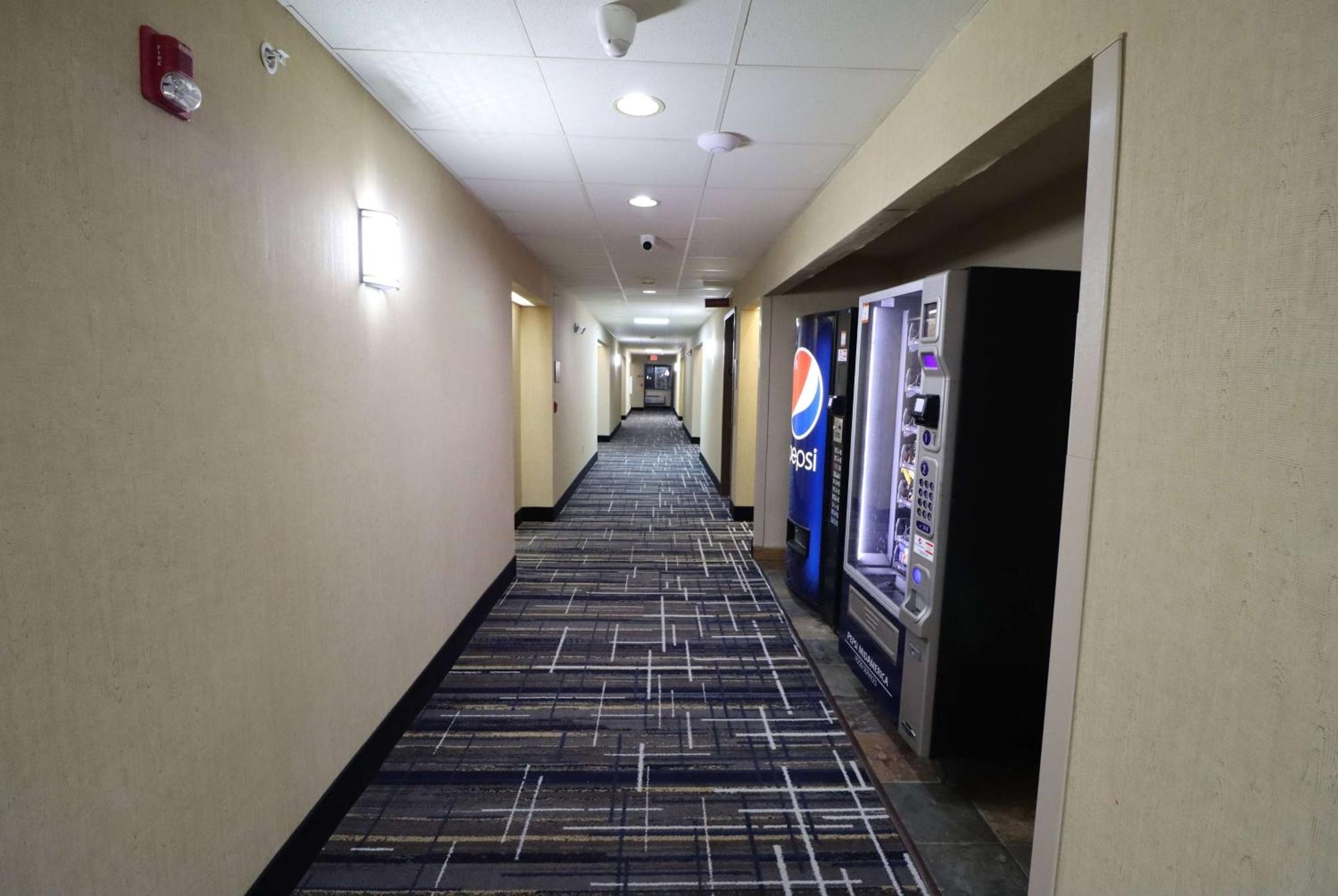 Super 8 By Wyndham Perryville Exterior photo